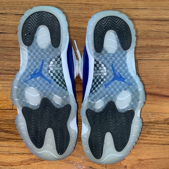 Woman’s Air Jordan 11 Retro Low “Concord Sketch” - Picture 2 of 3